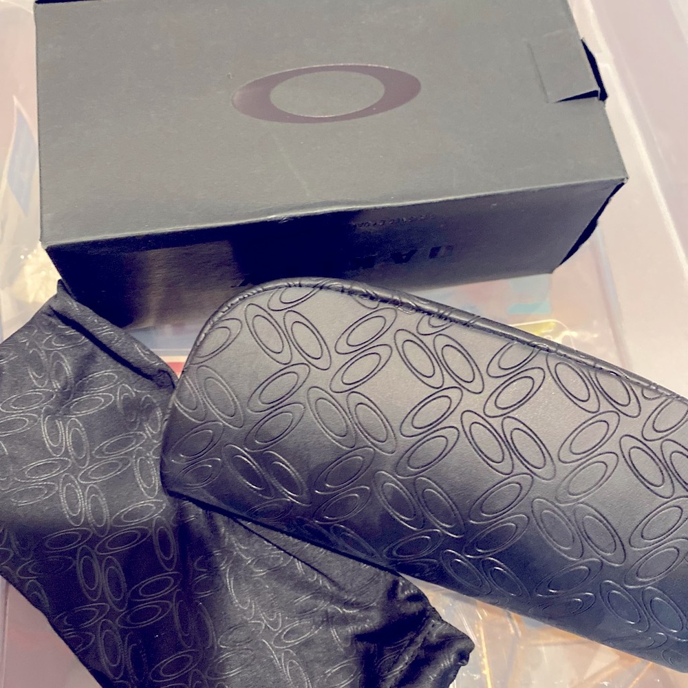 Authentic Oakley Sunglass Case **brand new**